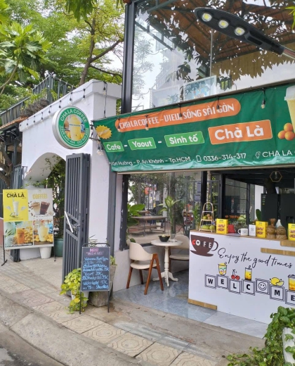 Không gian tại quán Cha La Coffee